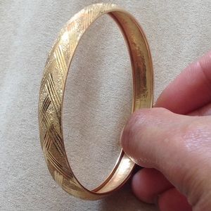 14K solid yellow gold bangle